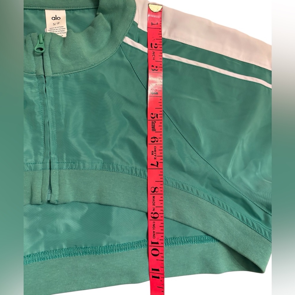 NWOT Alo Yoga Racetrack Shrug Jacket in Lettuce Green Women’s Small - Picture 9 of 9